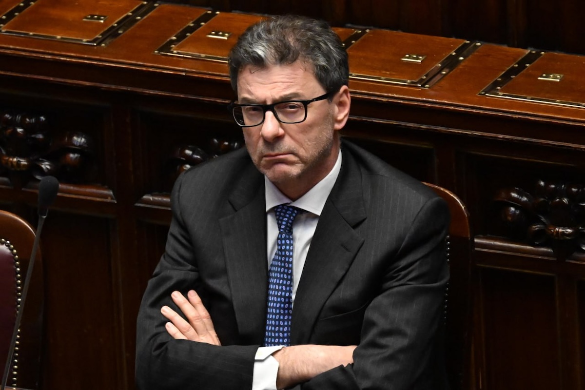 Il ministro Giorgetti proroga ulteriormente la sugar e la plastic tax