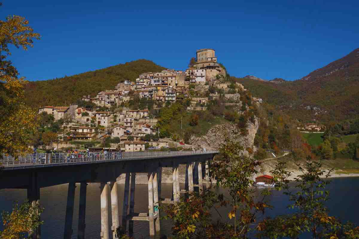 Ponte sull'acqua