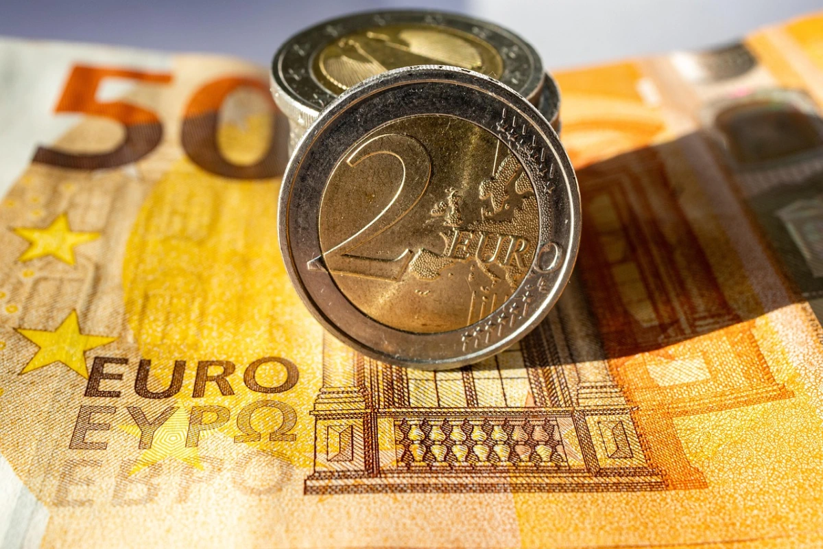 Dal 2026 l’assegno sociale cambia scopri il vincolo che può farti perdere l’aumento